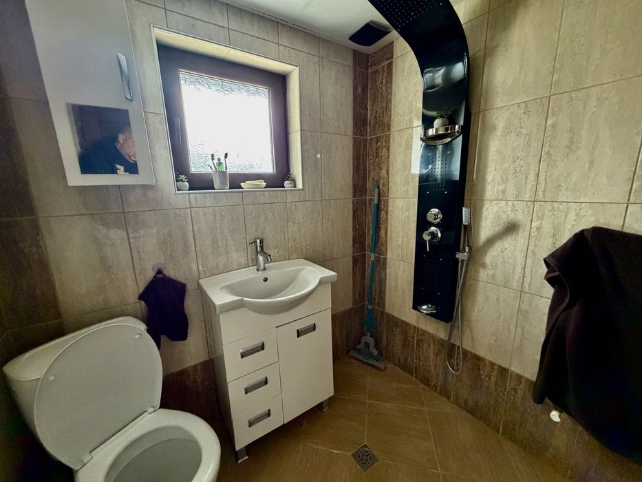 Реновирана къща - гр. Каспичан, кв. Калугерица