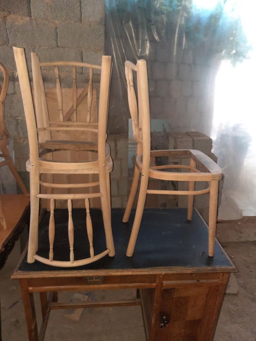 Продаются венские . И антикварные стулья до и после реставрации.