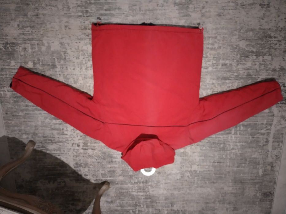 Червено спортно яке от Германия