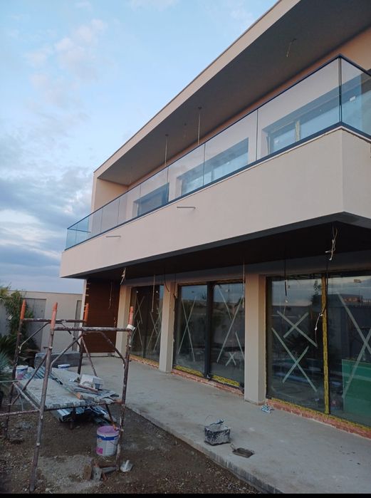 Balustrada din sticla securizata , mana curenta