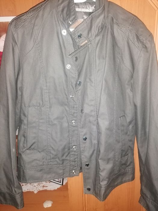 Vand geaca Zara nouă