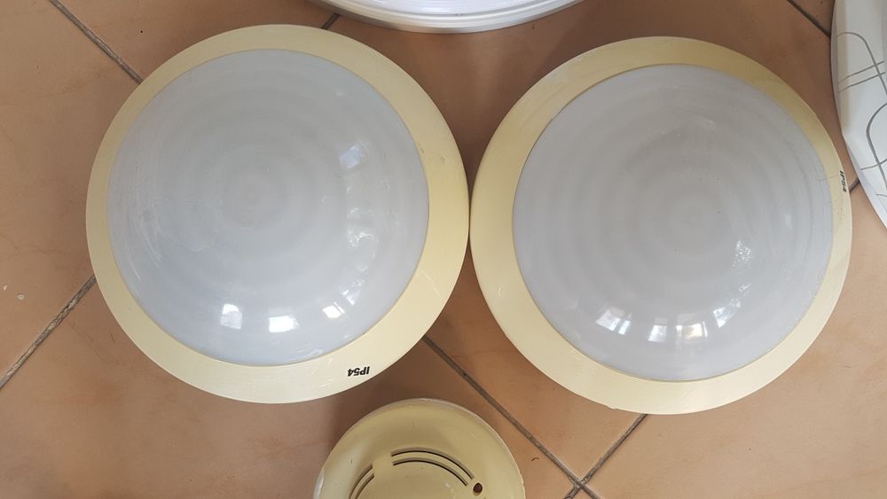 Продаются потолочные плафоны