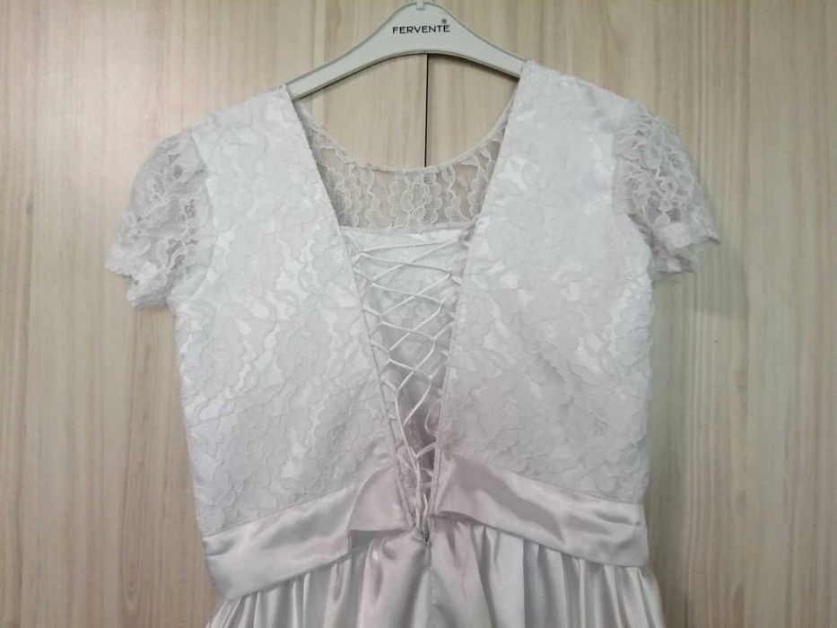 Рокля  - бяла ...