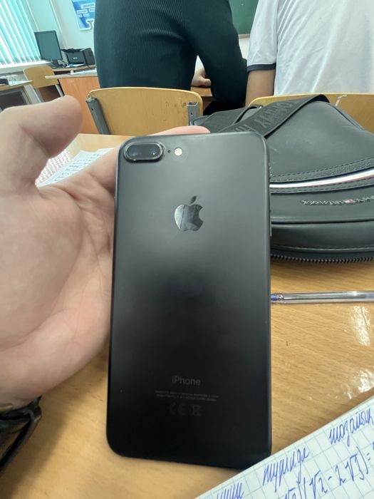 Срочно продаю айфон 7+