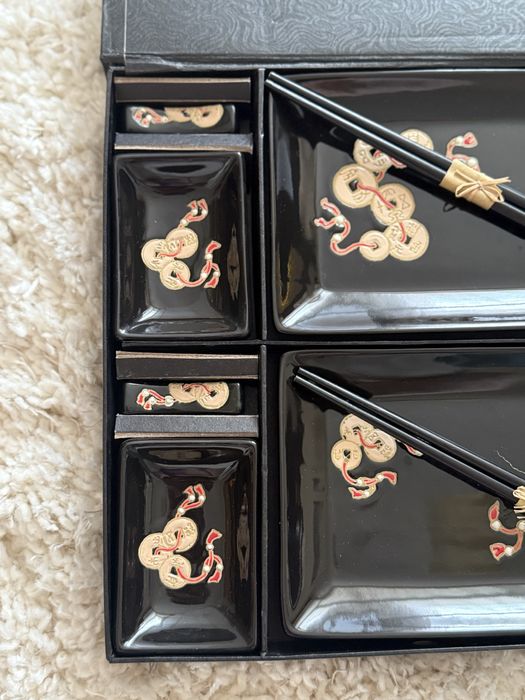 Сервиз с японски елементи