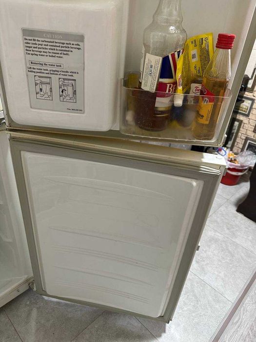 Холодильник LG (No Frost, двухкамерный, нижняя морозильная камера).