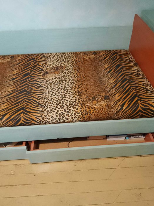 Две единични легла с един матрак