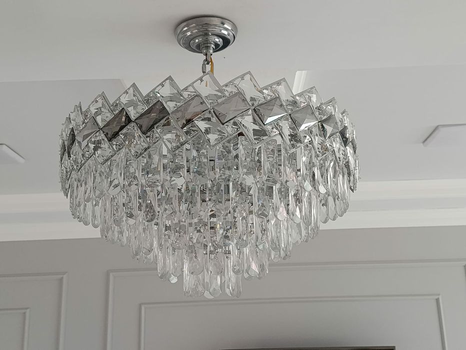 Люстра шикарная  новый