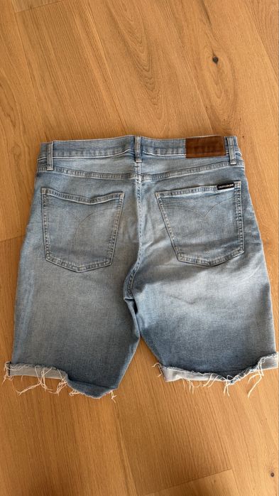Vand pantaloni scurti de blugi Calvin Klein, marimea 32 (M)