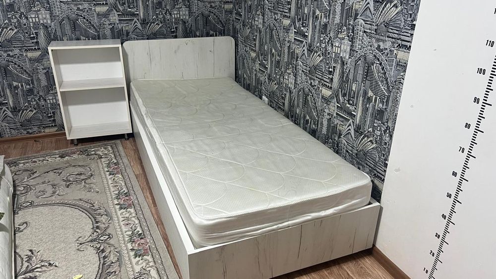 Продам кровать с тумбой