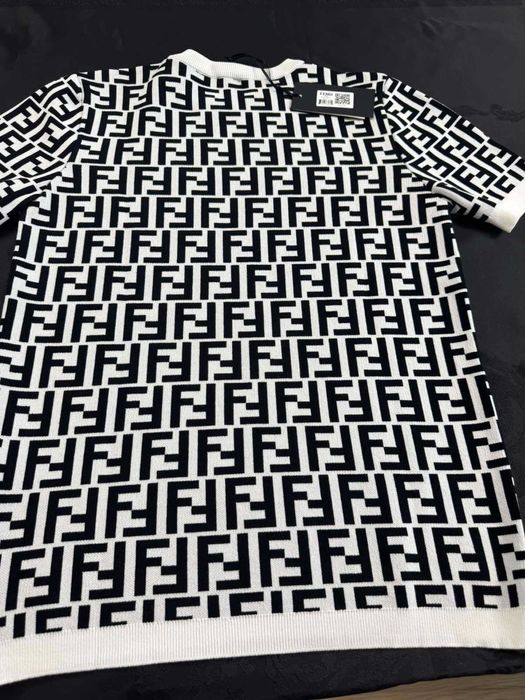 Fendi-Автентична чисто нова мъжка тениска номер М