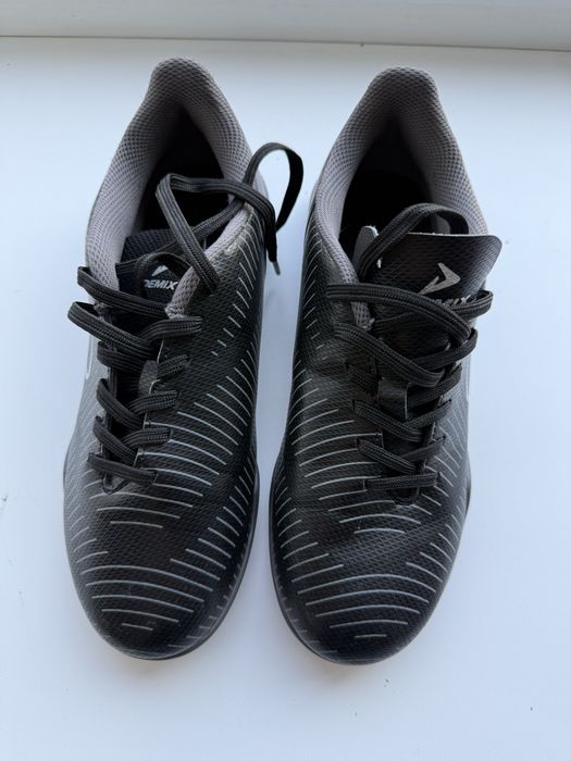 Бутсы на мальчика размер 35