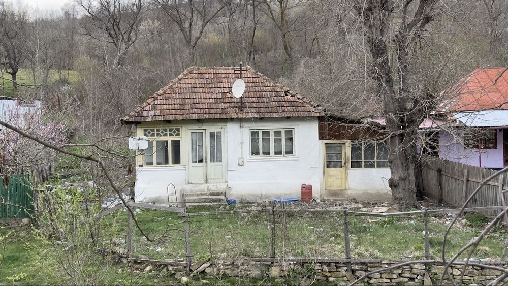 Vand casa si teren de 700mp2