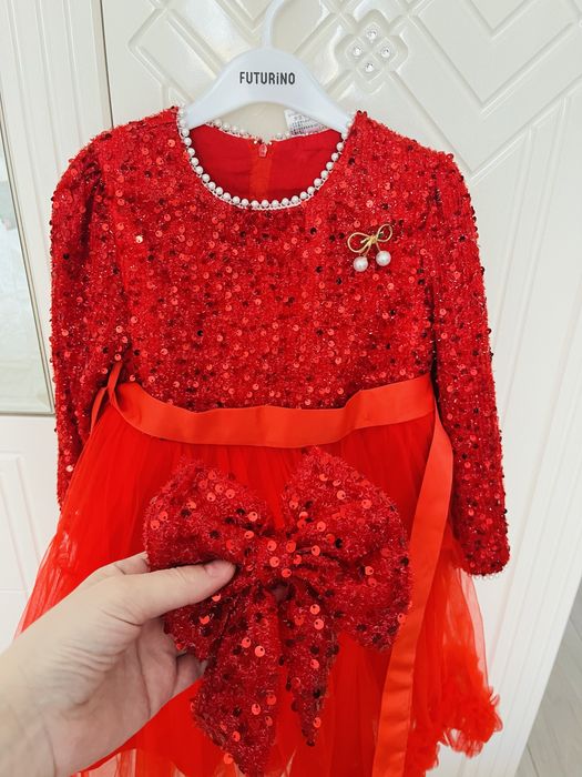 Нарядное платье на девочку