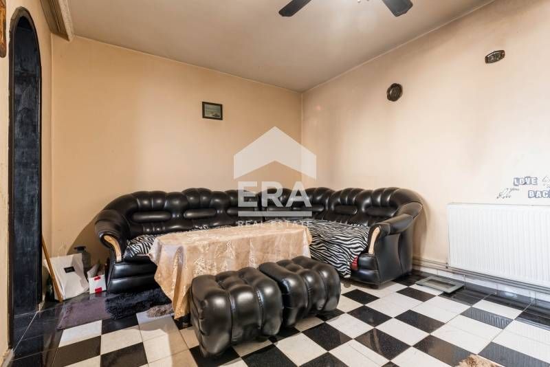 Ексклузивен втори етаж от четириетажна тухлена къща за продажба, с гол