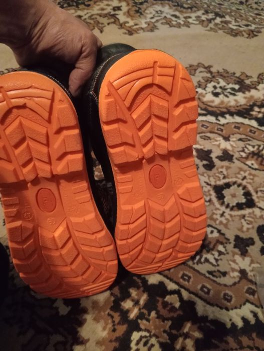 Зимние ботинки 42 размер новый