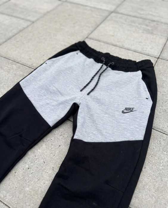 Trening Nike Tech Negru Gri Set complet