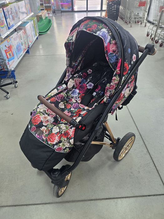 Количка + нов кош, чанта и покривало