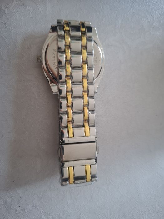 Продам часы новые