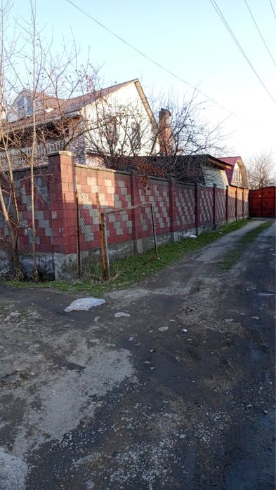 Продам два дома на одном участке