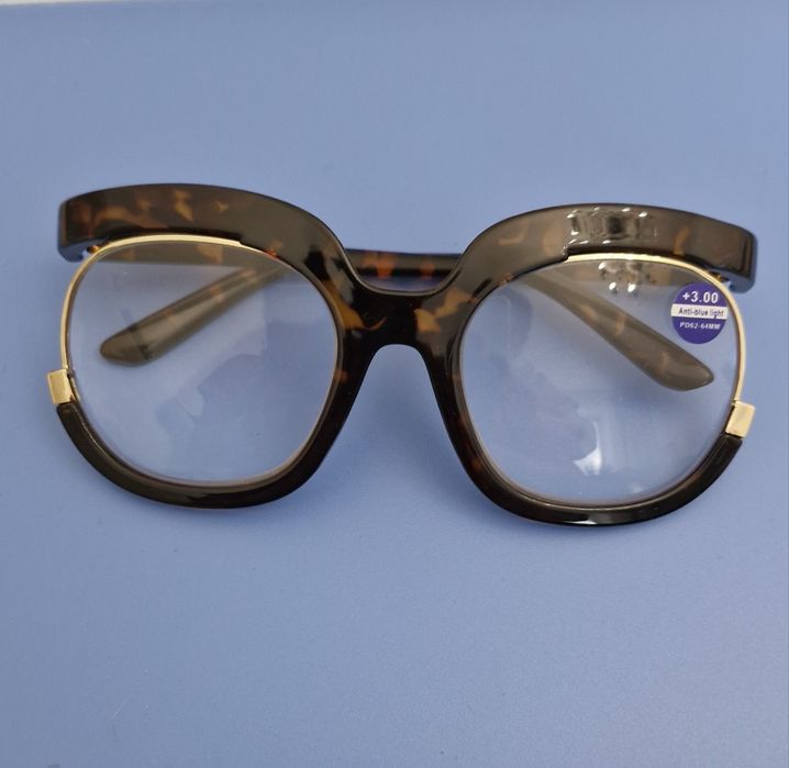 Очки для чтения.