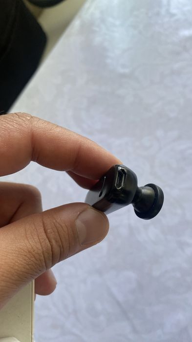 Блютуз наушник.