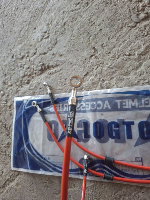 Vând furtune de frână cu inserții metalice VENHILL