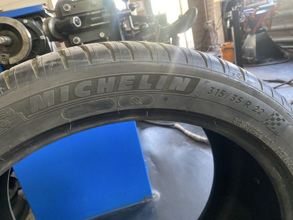 MICHELIN 315/35 r22