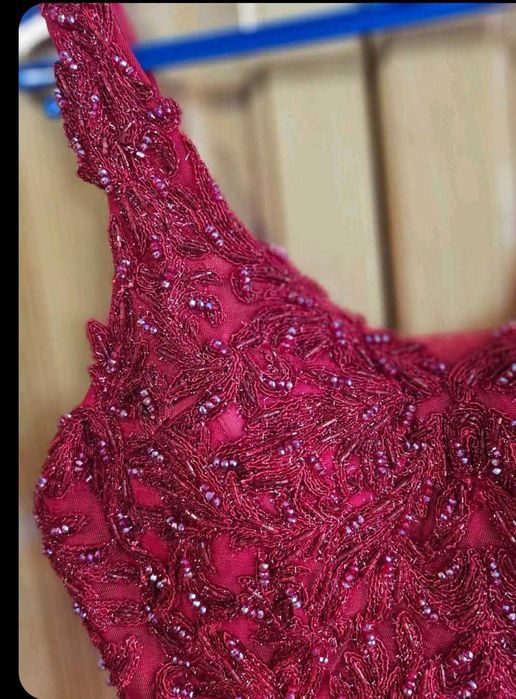 Продавам елегантна рокля