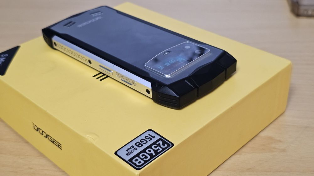 Уникален телефон DOOGEE S Mini