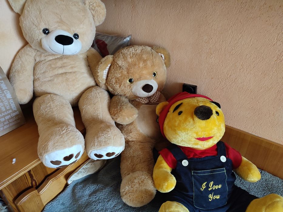 Големи плюшени мечета