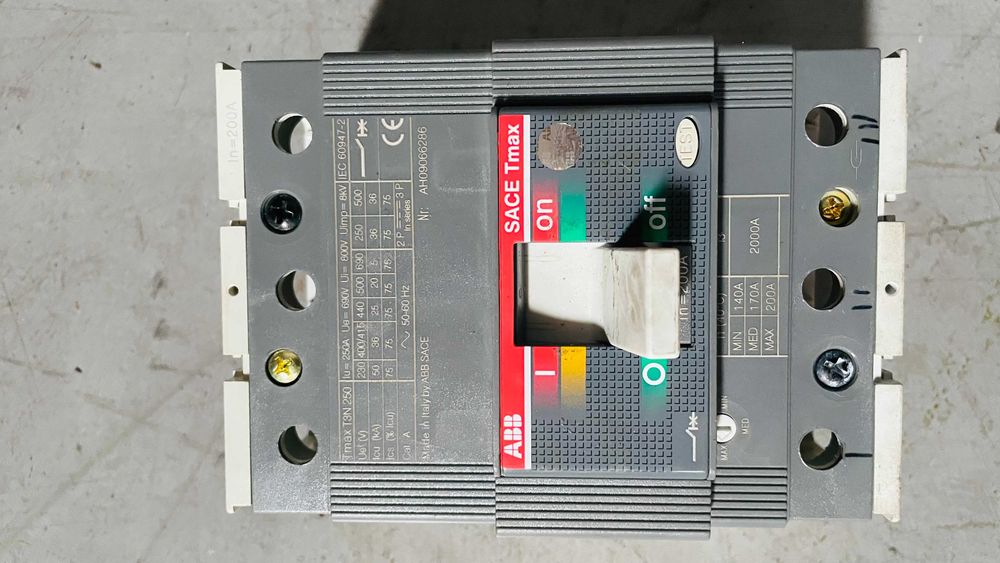 Intrerupator automat (disjunctor - usol) XT3N 250 TMD 250A-2500 3P FF