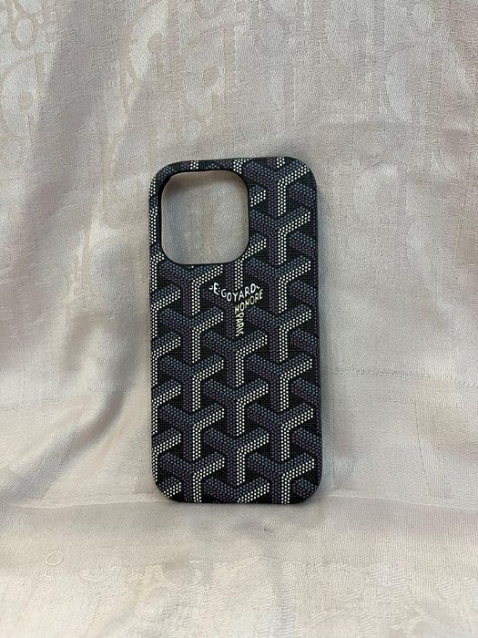 Чехлы на айфон премиальные