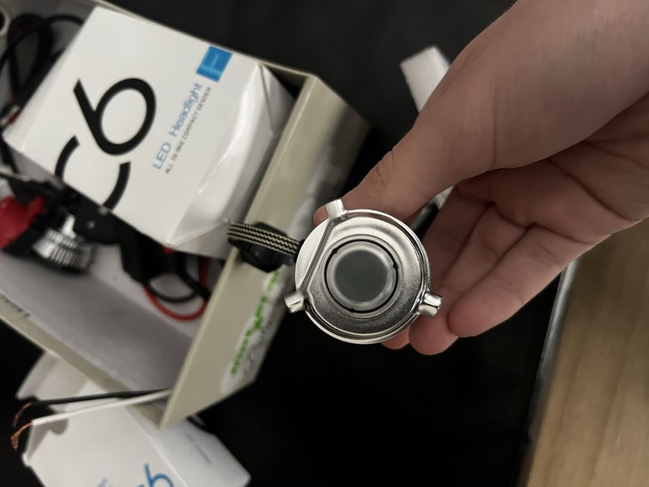 Лед крушки за кола