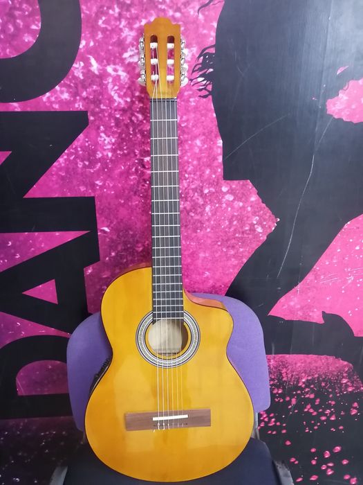 Эл акустическая гитара нейлон для соло и бардов.