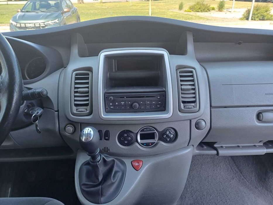 Vând Renault Trafic 8+1