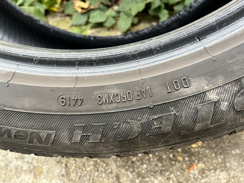 Vând anvelope vară 275/45R20