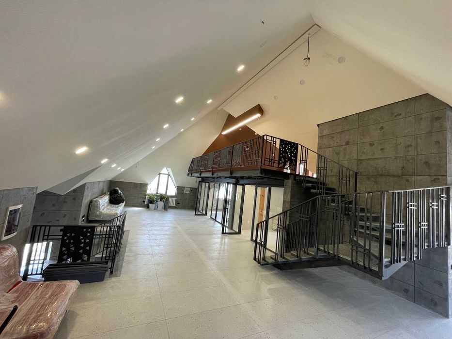 Аренда Офис Здание Нежилое 650 m2 для одной компании (не делится)