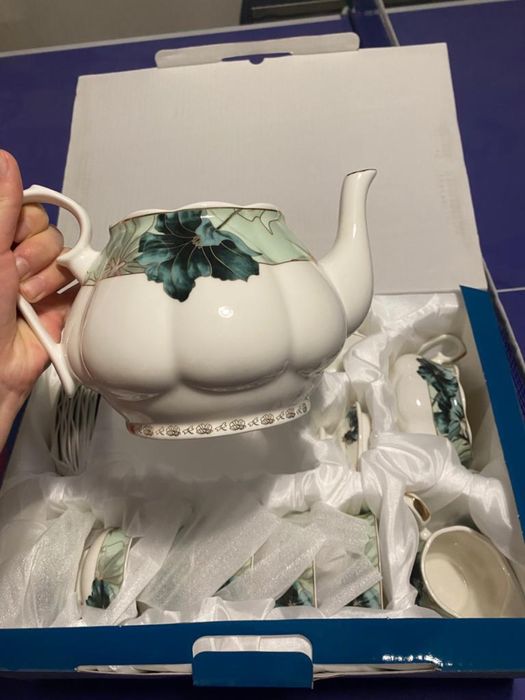 Фарфоровый чайный сервис