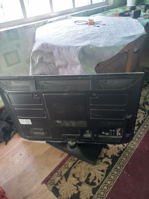 Телевизор на запчасти нерабочий