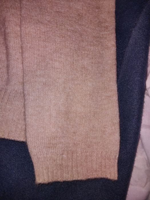 Дамска жилетка размер М/Л вълна финно плетиво  бежов цвят