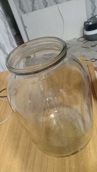 Продаю банки 2 литра