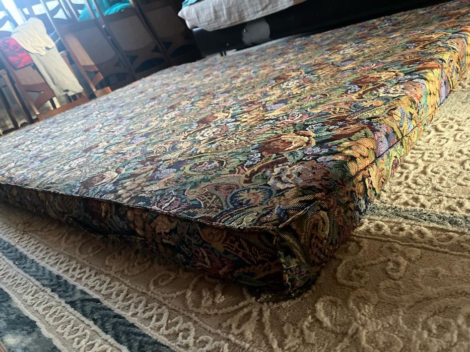 Продается кровать с матрасом