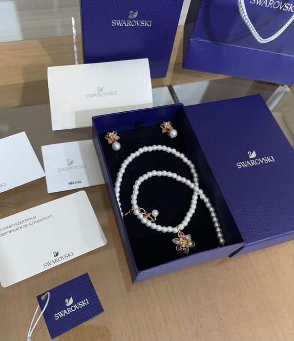 Колие и обеци Swarovski