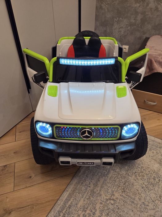 Продам электромобиль детский