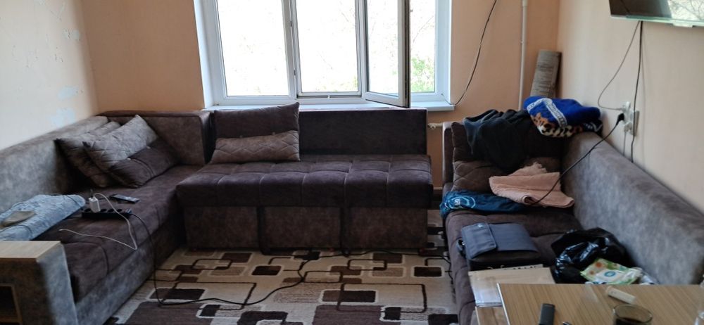 Срочна продаётся 1 комнатная квартира  в 5/1Б 9 этажка  3 этаж