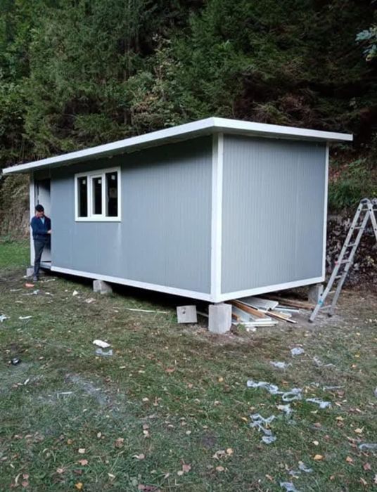 Containere modulare pe structură metalică