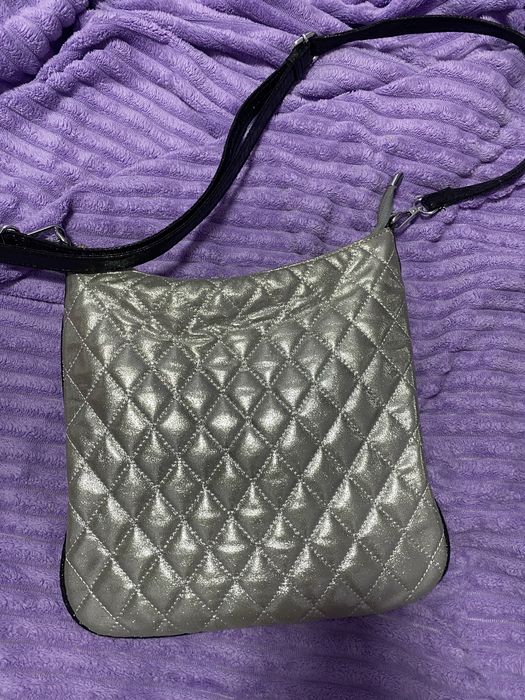 Продам сумку серебристую