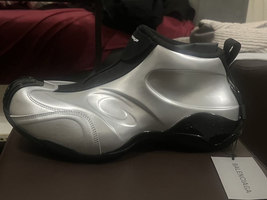Balenciaga за продажба