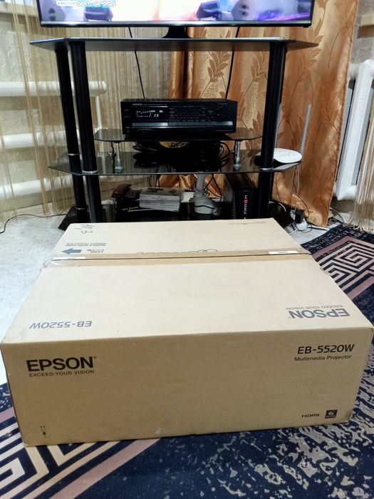 EPSON 5520W проектор продам